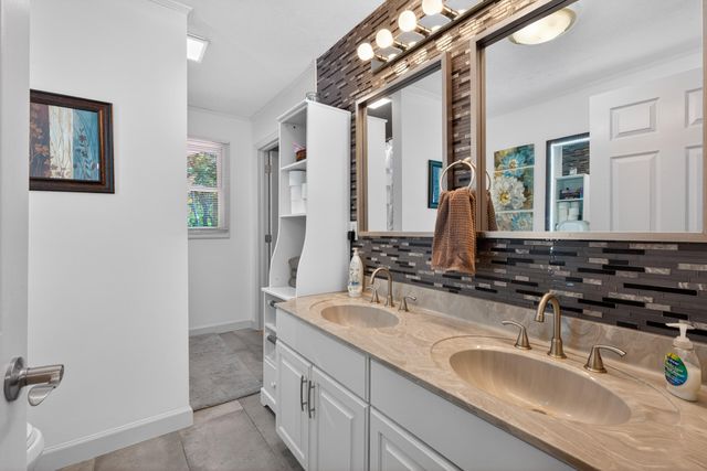 1136 Chinoe Road, Lexington, KY 40502