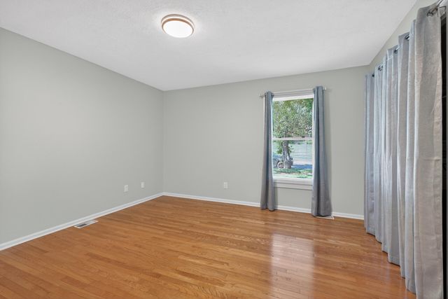 1136 Chinoe Road, Lexington, KY 40502