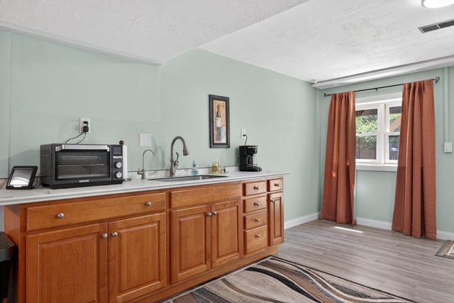 1136 Chinoe Road, Lexington, KY 40502