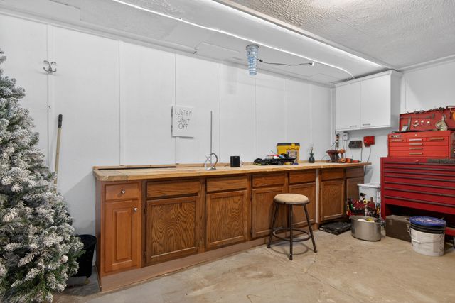 1136 Chinoe Road, Lexington, KY 40502