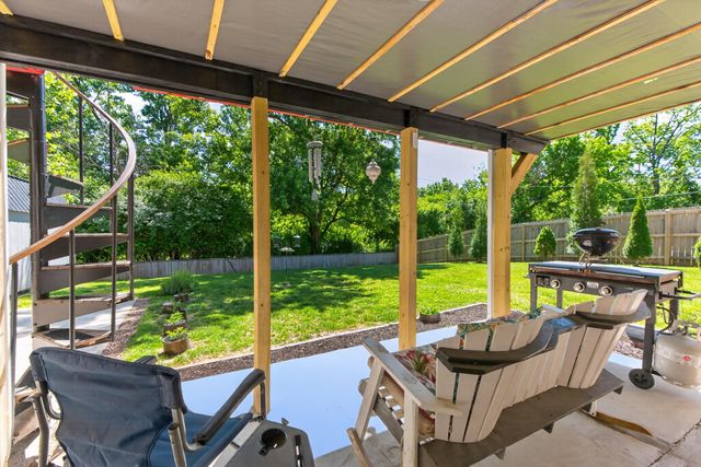 1136 Chinoe Road, Lexington, KY 40502