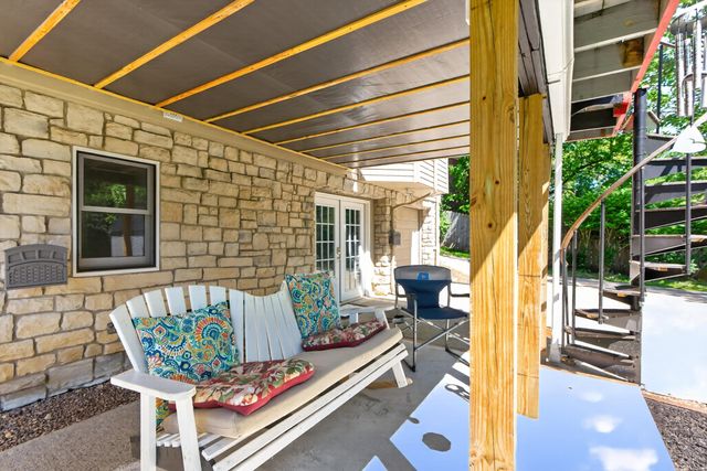 1136 Chinoe Road, Lexington, KY 40502