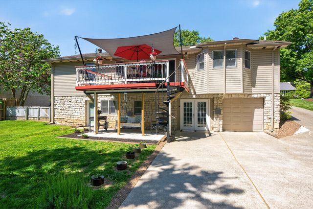 1136 Chinoe Road, Lexington, KY 40502