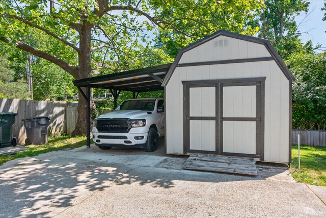 1136 Chinoe Road, Lexington, KY 40502