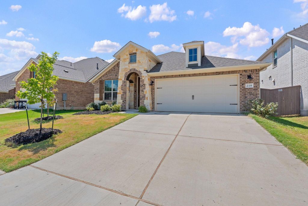 219 Golden Gate LN, Kyle, TX 78640