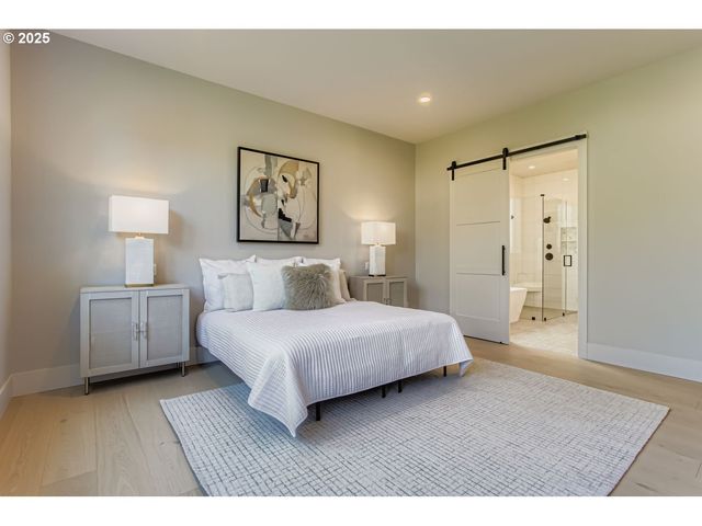 3651 Nw LANA Pl, Portland, OR 97229