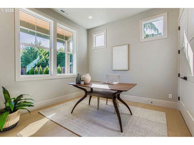 3651 Nw LANA Pl, Portland, OR 97229