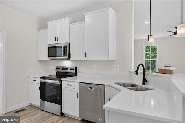 126 HICKORY LN, Bumpass, VA 23024