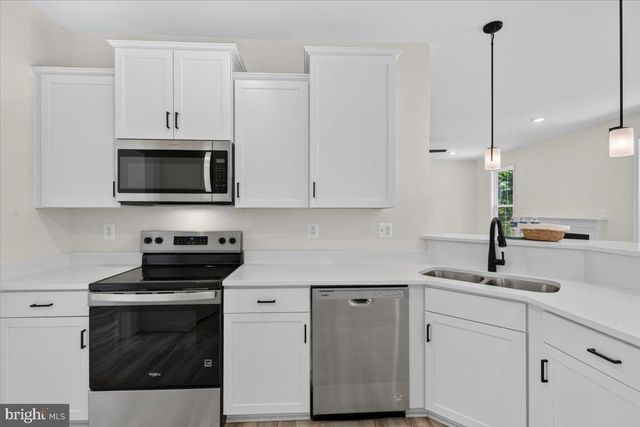 126 HICKORY LN, Bumpass, VA 23024