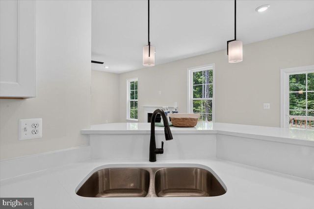 126 HICKORY LN, Bumpass, VA 23024