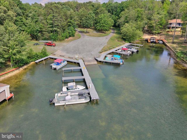 126 HICKORY LN, Bumpass, VA 23024