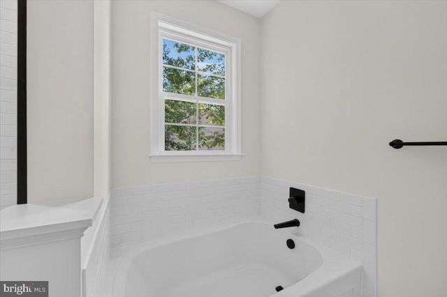 126 HICKORY LN, Bumpass, VA 23024