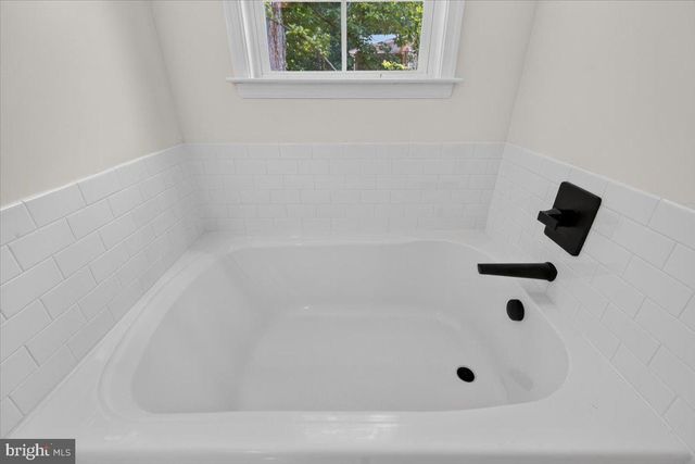 126 HICKORY LN, Bumpass, VA 23024