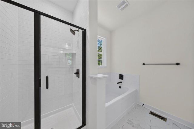 126 HICKORY LN, Bumpass, VA 23024