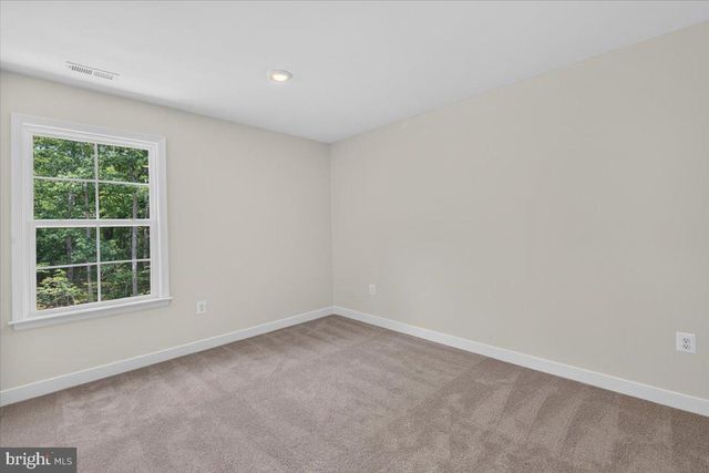 126 HICKORY LN, Bumpass, VA 23024