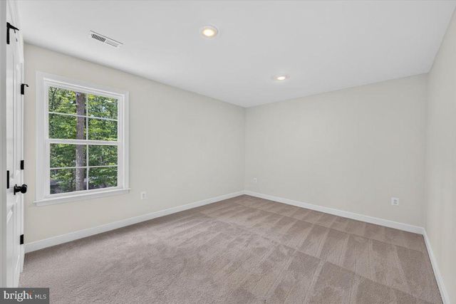 126 HICKORY LN, Bumpass, VA 23024