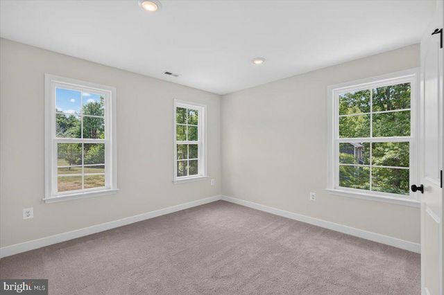 126 HICKORY LN, Bumpass, VA 23024