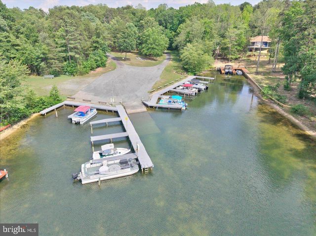 126 HICKORY LN, Bumpass, VA 23024