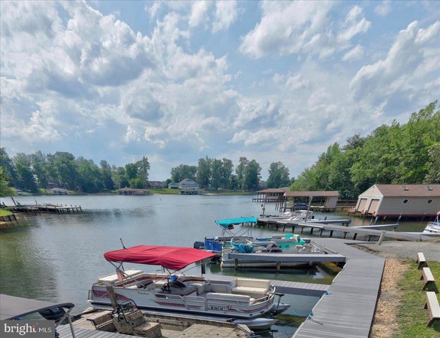 126 HICKORY LN, Bumpass, VA 23024