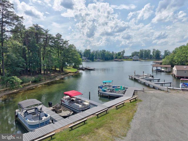126 HICKORY LN, Bumpass, VA 23024