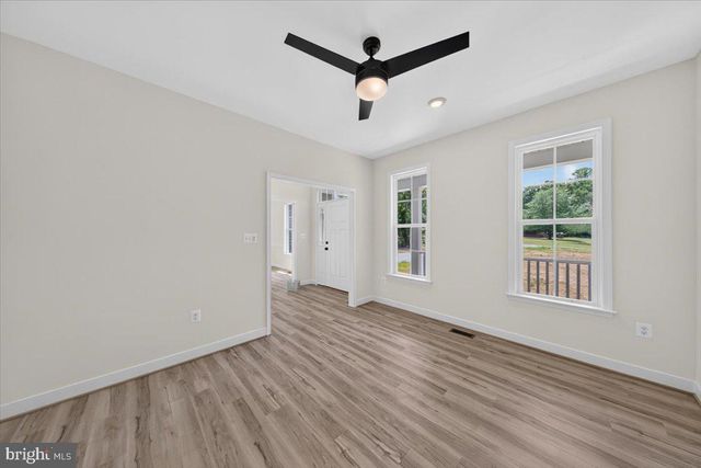 126 HICKORY LN, Bumpass, VA 23024