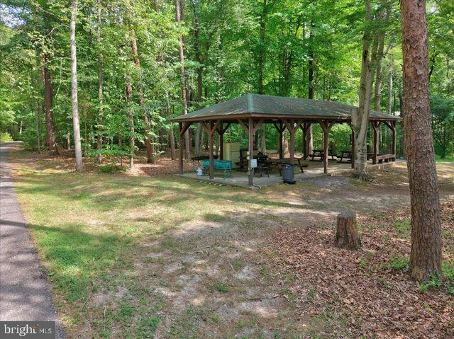 126 HICKORY LN, Bumpass, VA 23024