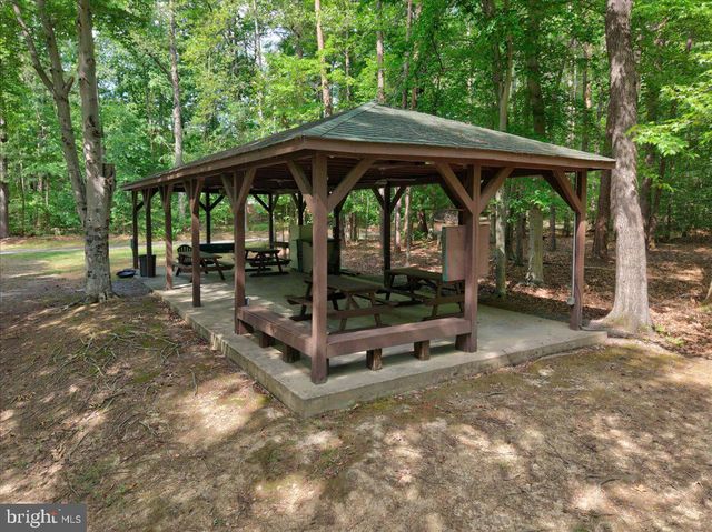 126 HICKORY LN, Bumpass, VA 23024