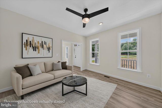 126 HICKORY LN, Bumpass, VA 23024