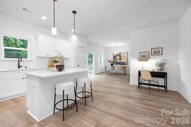 5041 San Francisco Circle, Charlotte, NC 28216