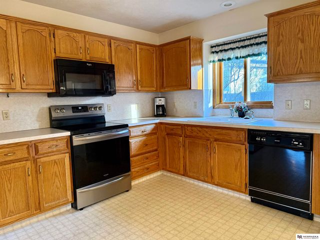 5763 N 130th Street, Omaha, NE 68164