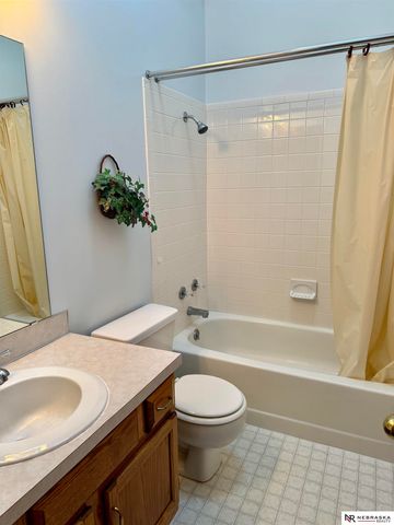 5763 N 130th Street, Omaha, NE 68164