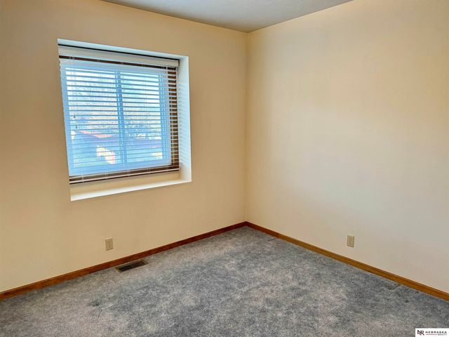 5763 N 130th Street, Omaha, NE 68164