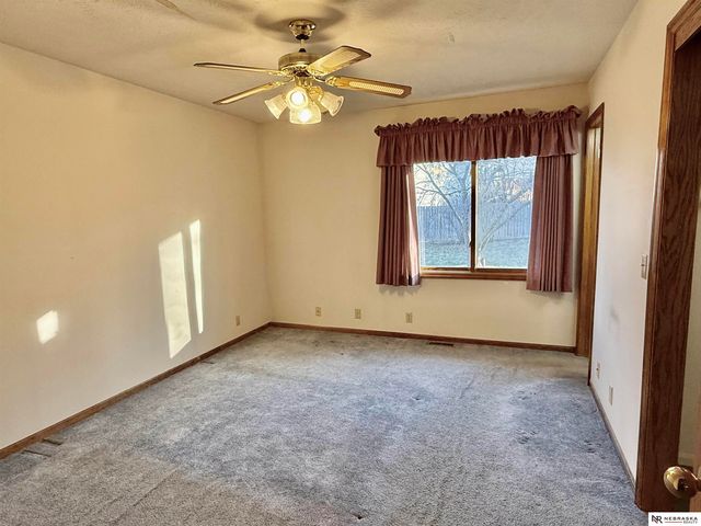 5763 N 130th Street, Omaha, NE 68164