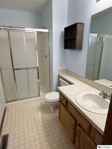 5763 N 130th Street, Omaha, NE 68164