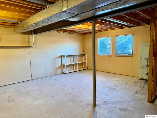 5763 N 130th Street, Omaha, NE 68164