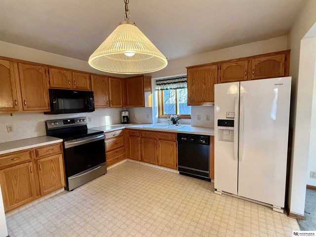 5763 N 130th Street, Omaha, NE 68164