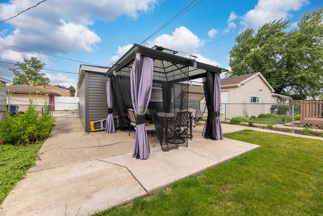 7828 Lotus Avenue, Burbank, IL 60459
