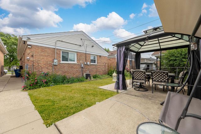 7828 Lotus Avenue, Burbank, IL 60459