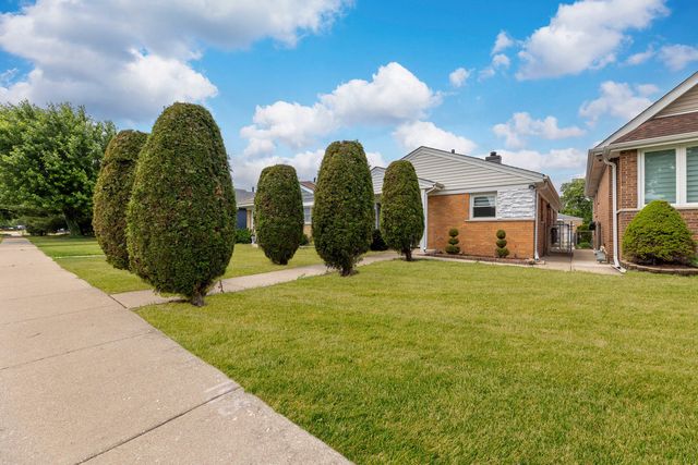 7828 Lotus Avenue, Burbank, IL 60459