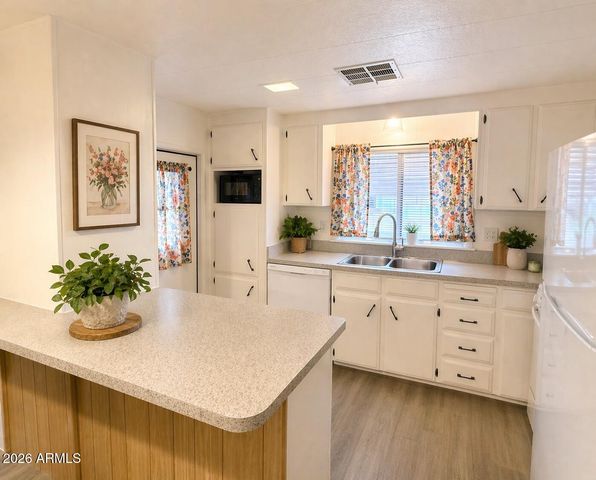 10701 N 99th Avenue 162, Peoria, AZ 85345