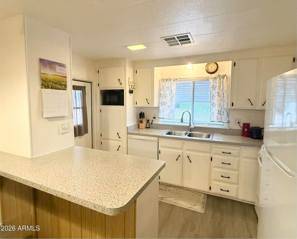 Image 2 of property listing at 10701 N 99th Avenue 162, Peoria, AZ 85345