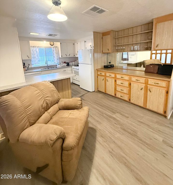 Image 4 of property listing at 10701 N 99th Avenue 162, Peoria, AZ 85345