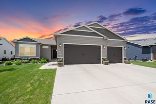 5205 S Eastwind Ave, Sioux Falls, SD 57108