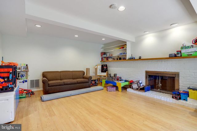 11802 ENID DR, Potomac, MD 20854