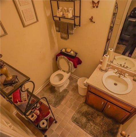 493 E LAKE Drive, Riverdale, GA 30274