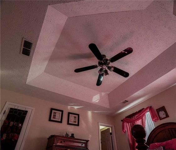 493 E LAKE Drive, Riverdale, GA 30274