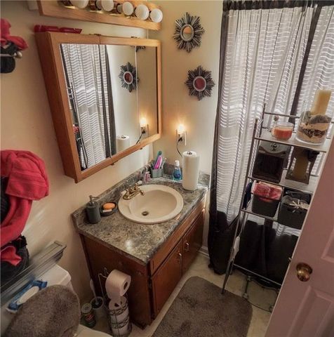 493 E LAKE Drive, Riverdale, GA 30274