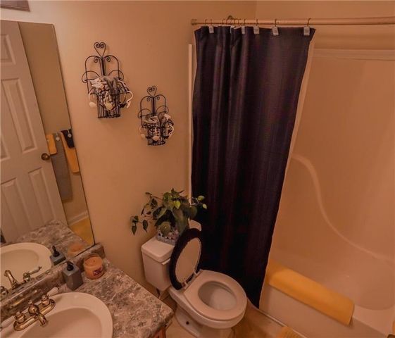 493 E LAKE Drive, Riverdale, GA 30274