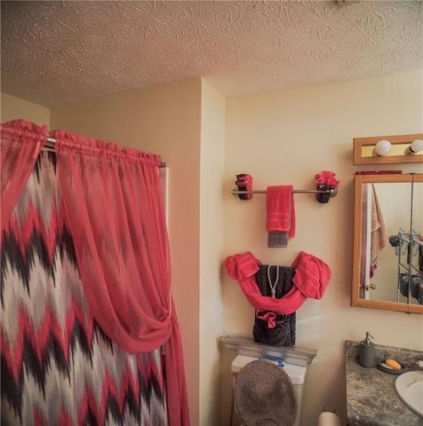 493 E LAKE Drive, Riverdale, GA 30274