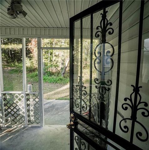 493 E LAKE Drive, Riverdale, GA 30274